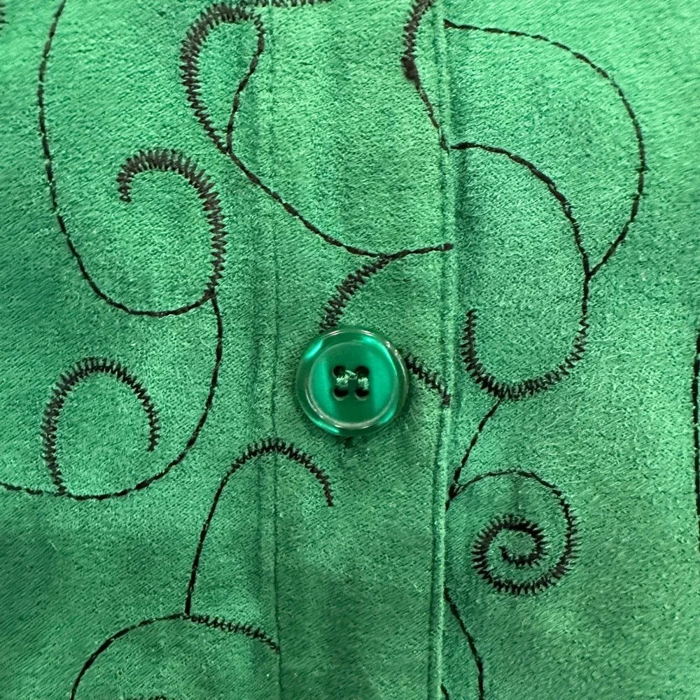 Sag Harbor Green Embroidered Swirl Button Down Sueded Shirt Sz Petite Medium Top